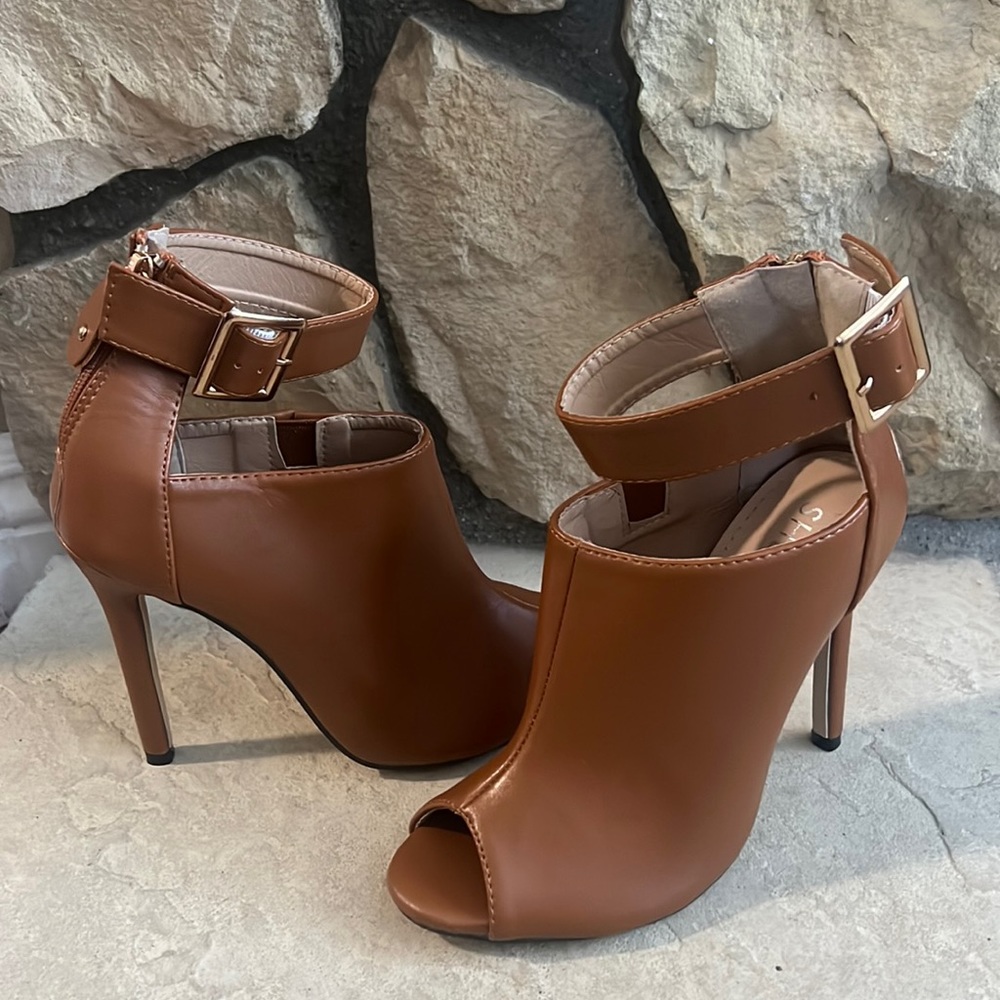 SHE & IN HEEL BOOTS